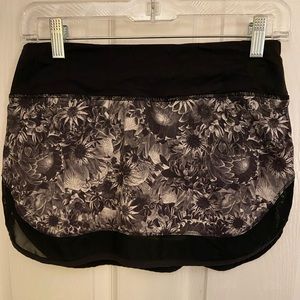 Lululemon Hotty Hot Skort - Black Floral